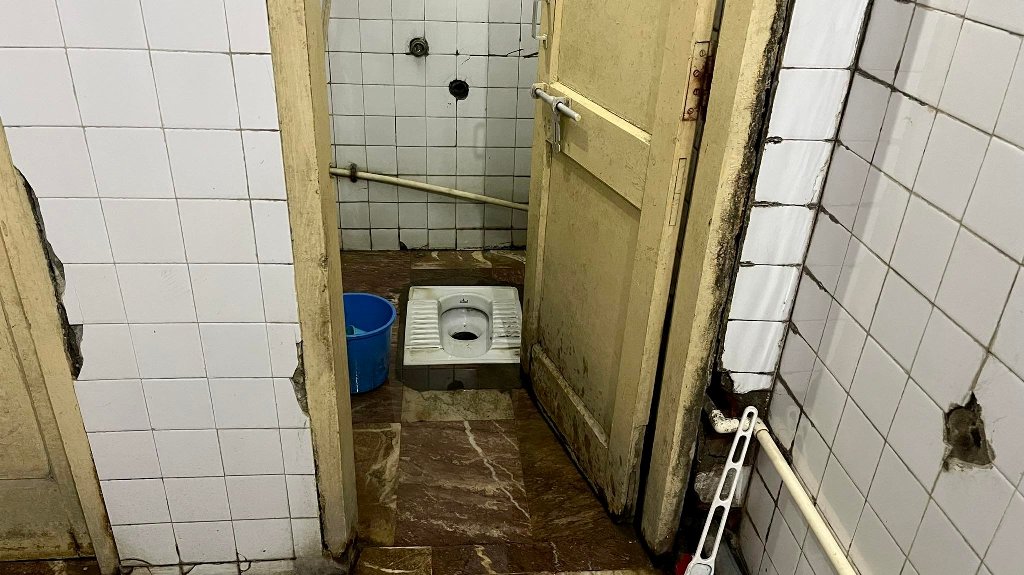 bir toilet.jpg